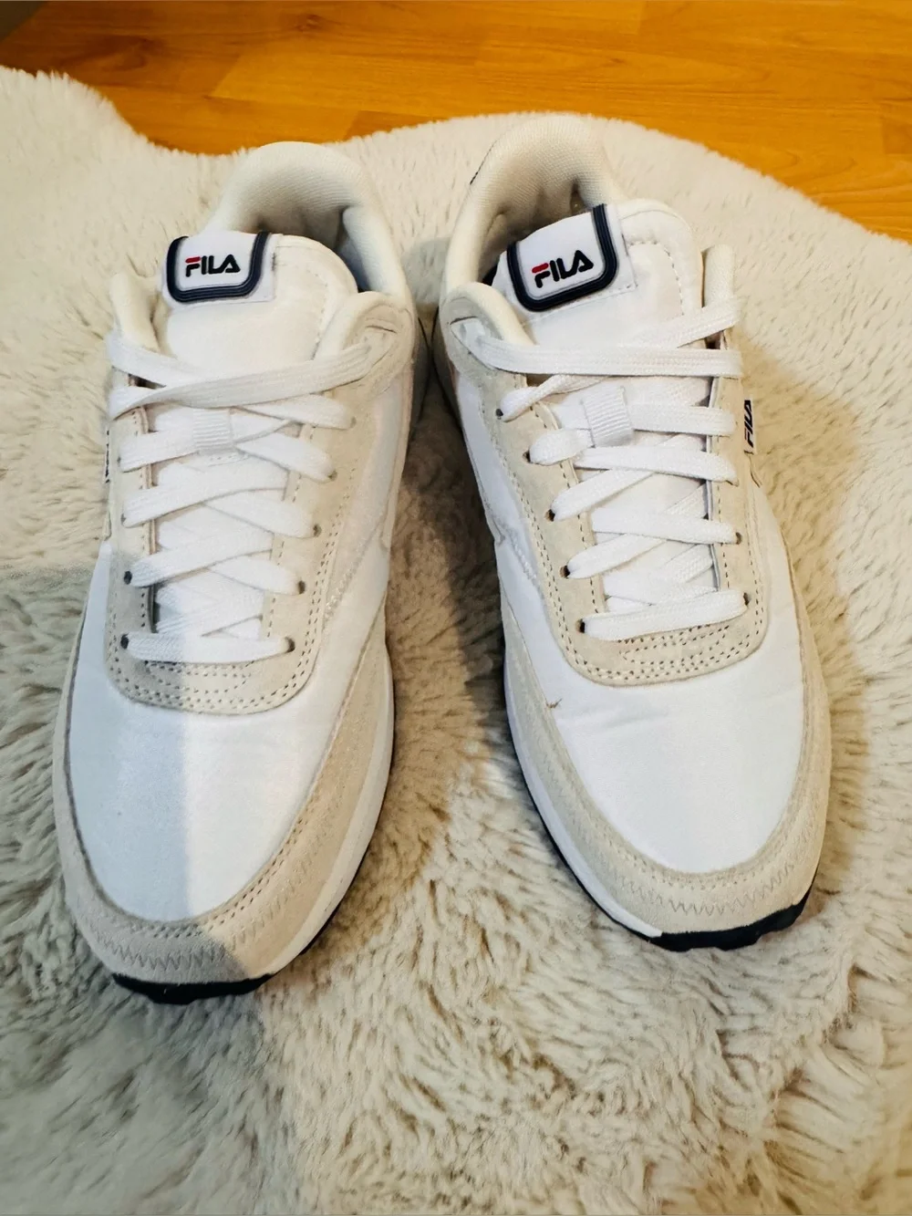 FILA Women's Renno White/Cream Low-Top Retro Runner Sneakers 7.5